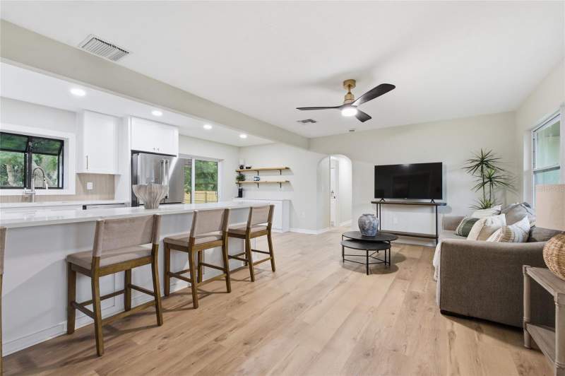 4 bedroom Single Family Residence at 809 Woodcrest Avenue, Oak Acres, Clearwater — photo 5