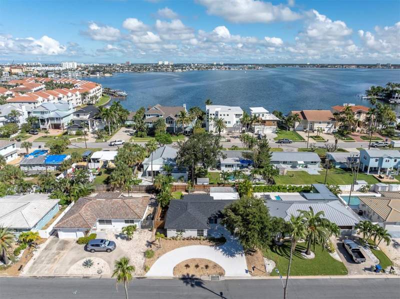 2 bedroom Single Family Residence at 197 Lido Drive, Lido Beach Sub, St Pete Beach — photo 4