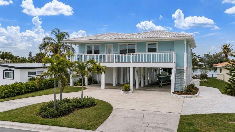 3 bedroom Single Family Residence at 11425 5th Street, Isle Of Palms 1st Add, Treasure Island — photo 2