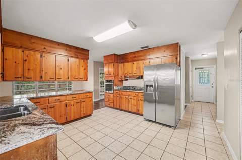 521 W Palmeden Drive, Lakeland FL - photo 7 of 15