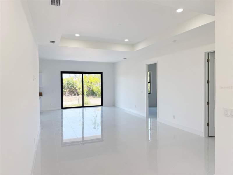 4 bedroom Single Family Residence at 2725 Embers Parkway, Cape Coral, Cape Coral — photo 4