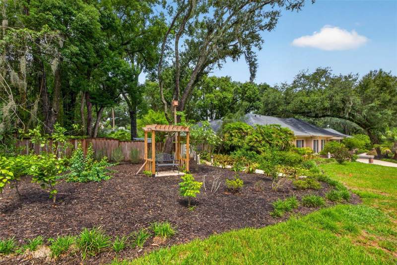 4 bedroom Single Family Residence at 602 S Riverhills Drive, Temple Terrace Estates Sec 22, Temple Terrace — photo 5