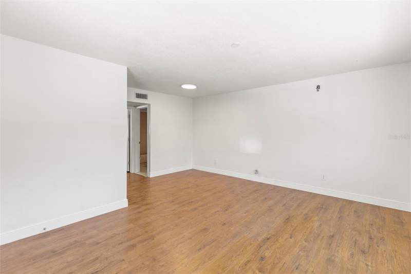 1 bedroom Villa at 250 NW Rosery Road #314, Shangri La Apartment Park, Largo — photo 3