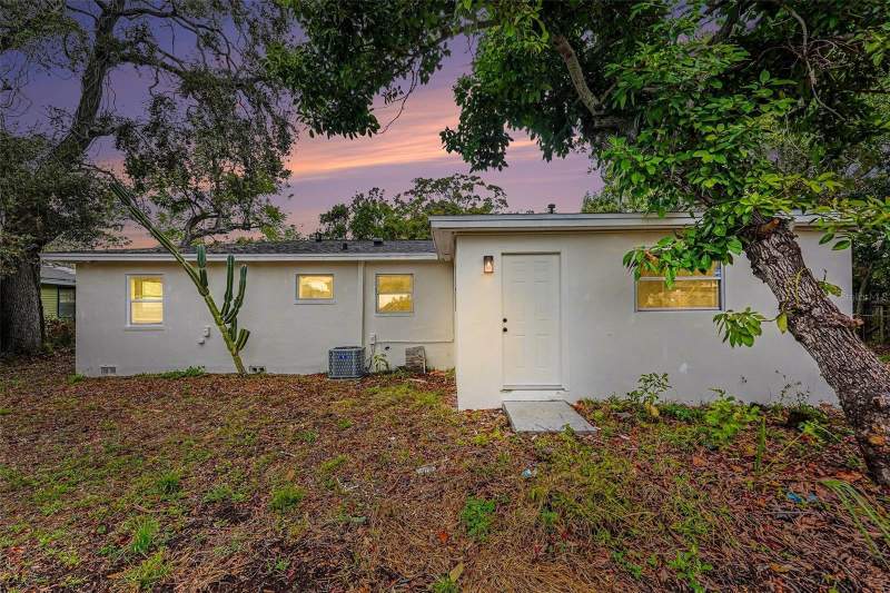 2 bedroom Single Family Residence at 2560 Queensboro Avenue, Blackburns W S Sub, St Petersburg — photo 3