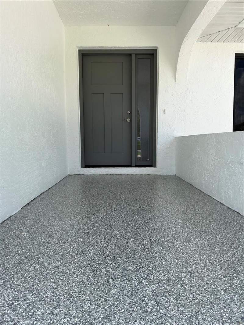 3 bedroom Single Family Residence at 373 Dorchester Street, Port Charlotte Sec 033, Port Charlotte — photo 2