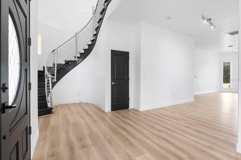 5 bedroom Single Family Residence at 11250 McMullen Road, Shadow Run Unit 1, Riverview — photo 4