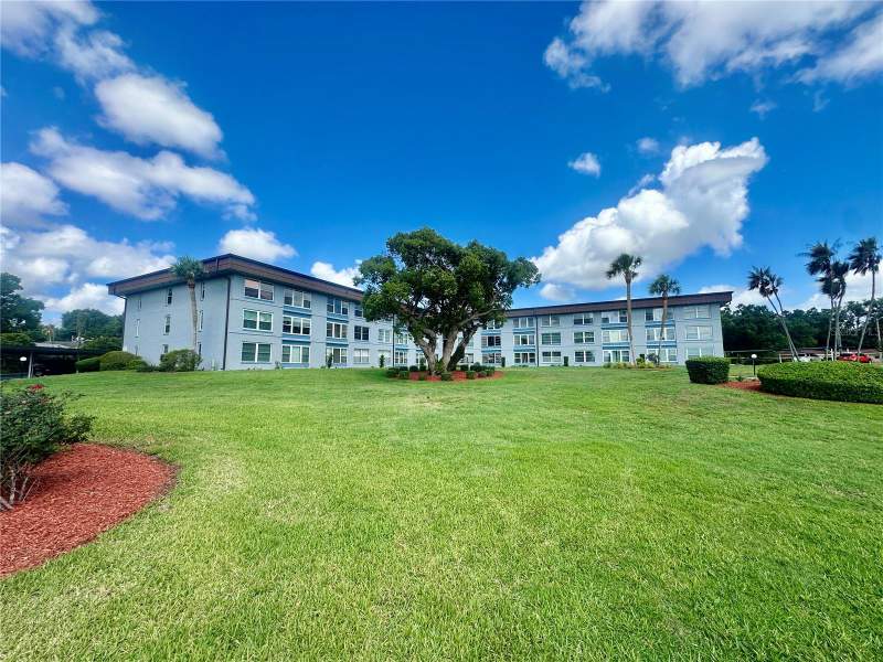 3 bedroom Condominium at 333 Lake Howard Drive #304B, Imperial Harbours Ph I, Winter Haven — photo 3