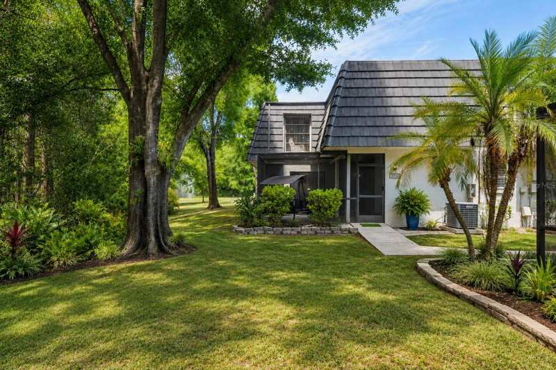 3 bedroom Townhouse at 12742 Wood Trail Blvd Boulevard, Townhomes Of Country Run Ph 01, Tampa — photo 1