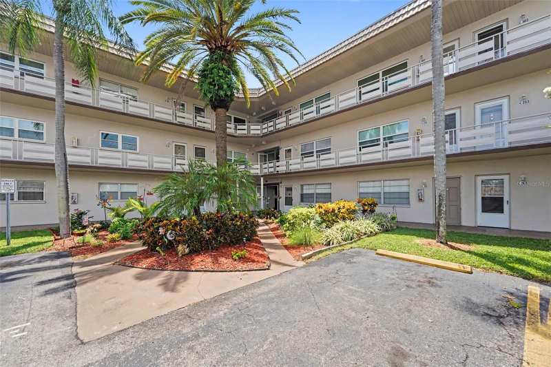 1 bedroom Condominium at 5530 80th Street #C101, Five Towns Of St Pete, St Petersburg — photo 1