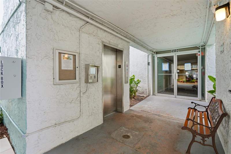 3 bedroom Condominium at 4900 38th Way #404, Moorings Of Maximo Condo, St Petersburg — photo 4
