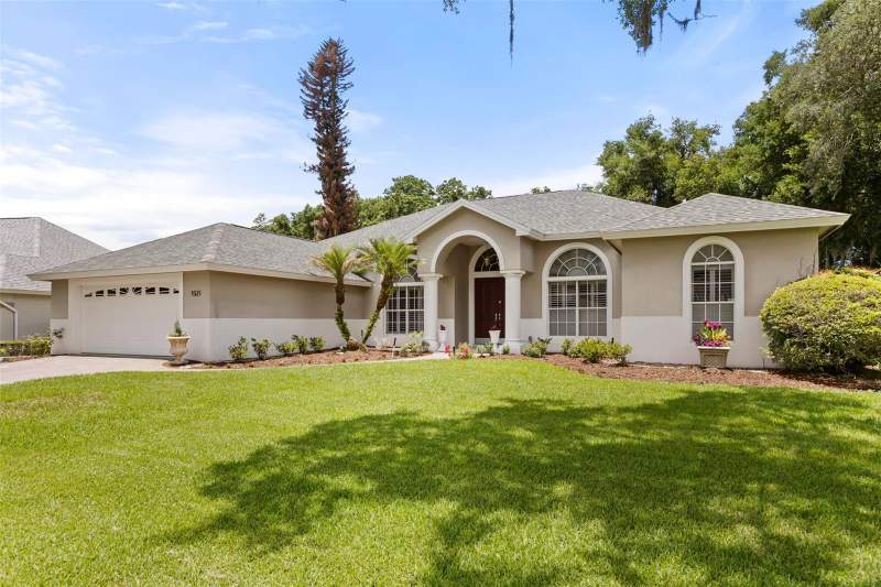 3 bedroom Single Family Residence at 1521 Edgewater Drive, Mount Dora Country Club Mount Dora Unit 02, Mount Dora — photo 2