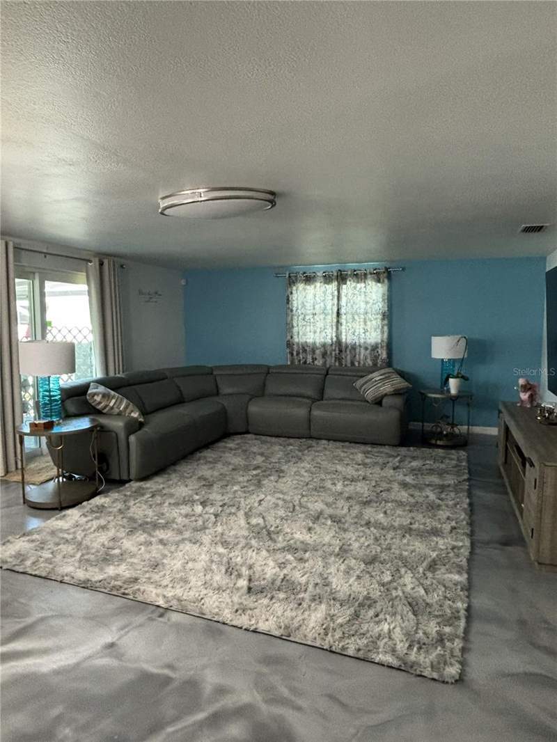 3 bedroom Single Family Residence at 1002 Silver Palm Way, Apollo Beach Unit 08 A Resubdi, Apollo Beach — photo 2