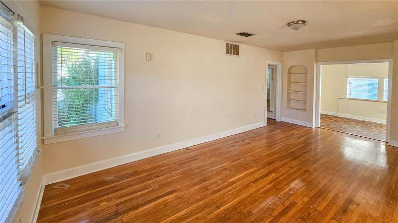 2 bedroom Single Family Residence at 860 16th Avenue, Jackson Square, St Petersburg — photo 2
