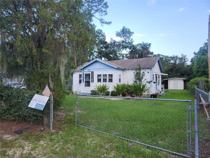2 bedroom Single Family Residence at 1427 SE 1st Avenue, Lakeway Grove-In New Gv, Gainesville — photo 1