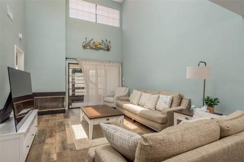 10429 La Mirage Court, Tampa FL - photo 7 of 44