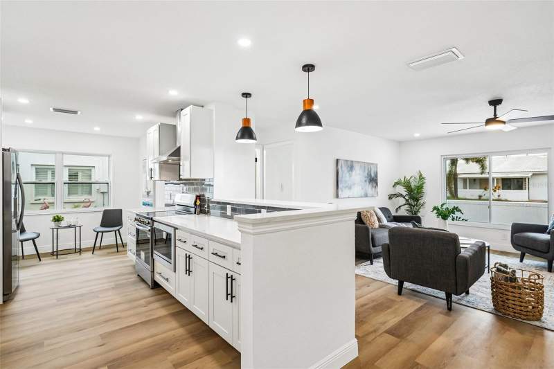 3 bedroom Single Family Residence at 9124 39th Lane, Mainlands Of Tamarac By The Gulf Unit 5 Ph 3 Condo, Pinellas Park — photo 3