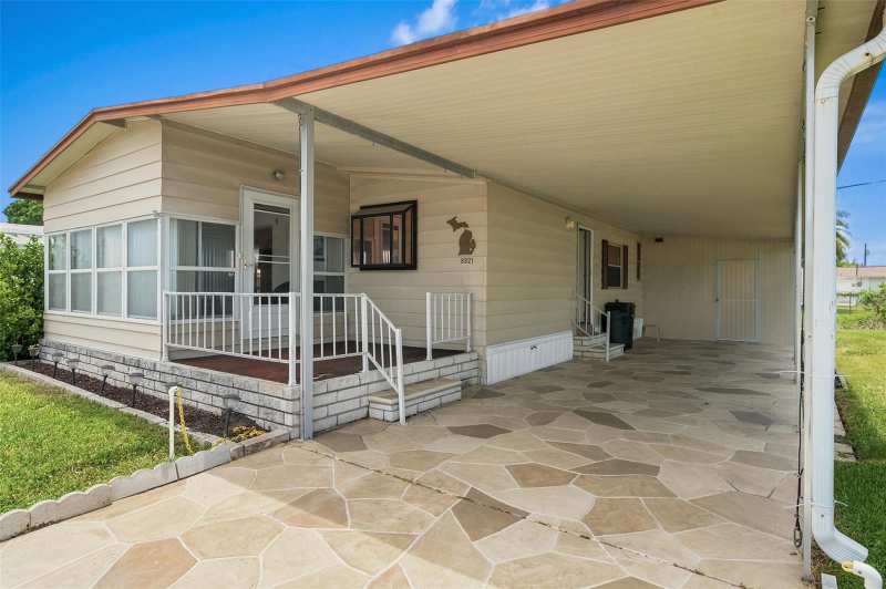 2 bedroom Manufactured Home at 3321 Chatford Drive, Tanglewood Mobile Village, Holiday — photo 1