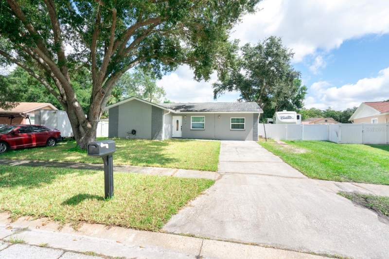 3 bedroom Single Family Residence at 13915 Bridgeport Drive, Carrollwood Meadows Unit Vi SE, Tampa — photo 2