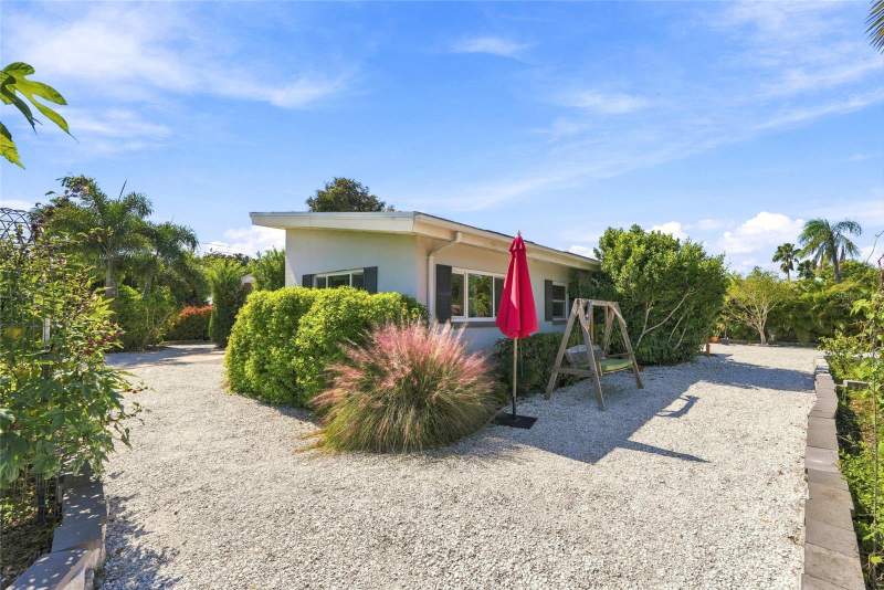 2 bedroom Single Family Residence at 76 Temple Lane, Sun Village Sub, Largo — photo 3
