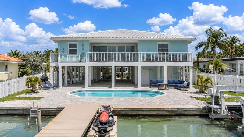 3 bedroom Single Family Residence at 11425 5th Street, Isle Of Palms 1st Add, Treasure Island — photo 3