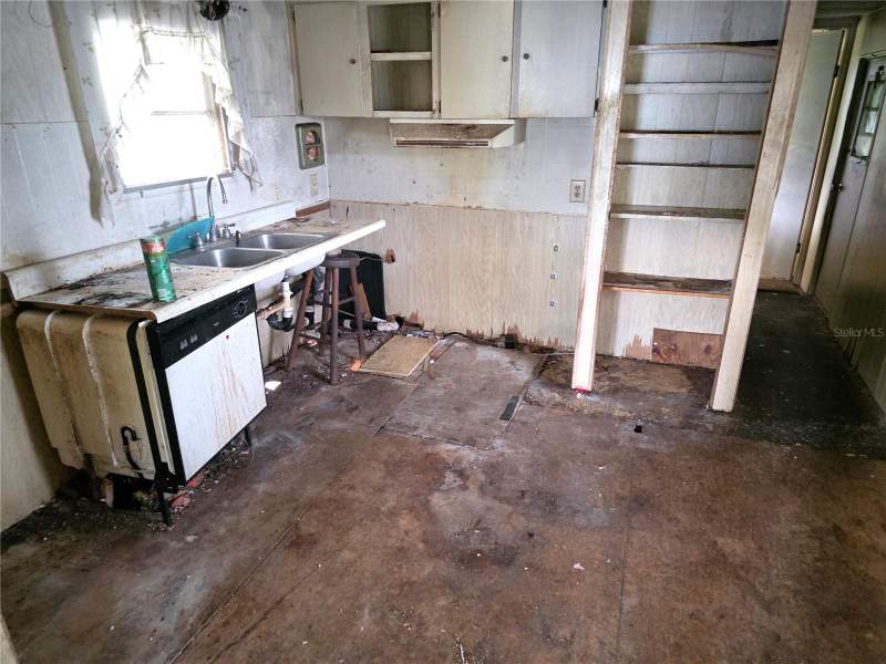 2 bedroom Mobile Home at 8095 Western Circle Drive, High Point Mh Sub, Brooksville — photo 5
