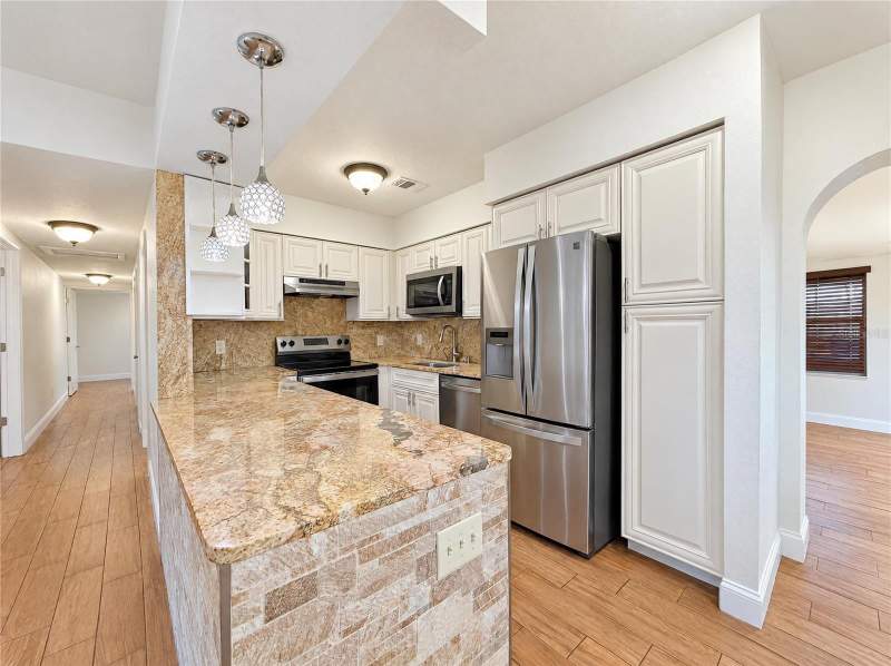 4 bedroom Single Family Residence at 3205 W Rogers Avenue, Mac Dill Park, Tampa — photo 2
