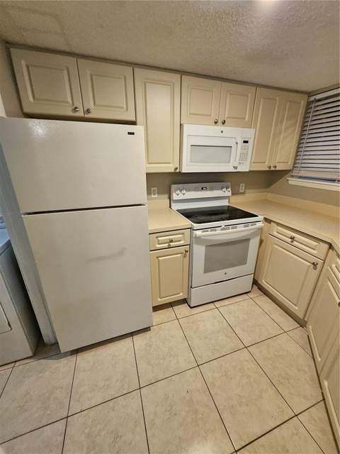 1908 Lake Atriums Circle #15, Orlando FL - photo 8 of 40