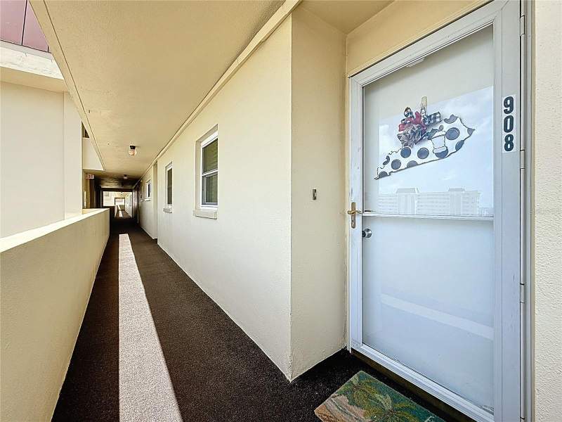 1 bedroom Condominium at 4725 Cove Circle #908, Columbia Towers Condo, St Petersburg — photo 4