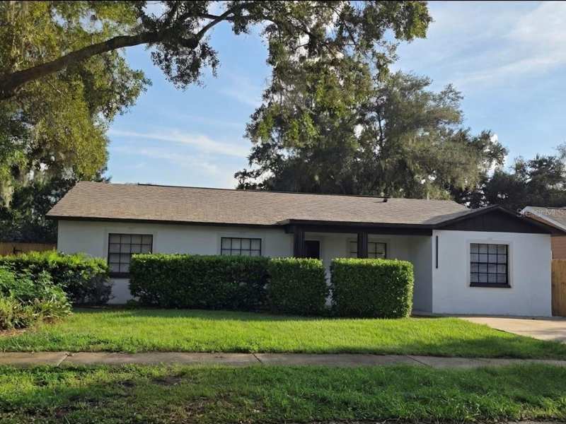 5 bedroom Single Family Residence at 5044 Roanoke Drive, Colonial Oaks, Holiday — photo 1