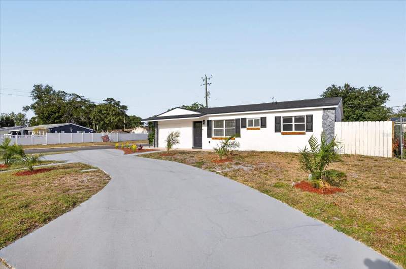 4 bedroom Single Family Residence at 13589 120th Street, Ridgecrest Acres, Largo — photo 3
