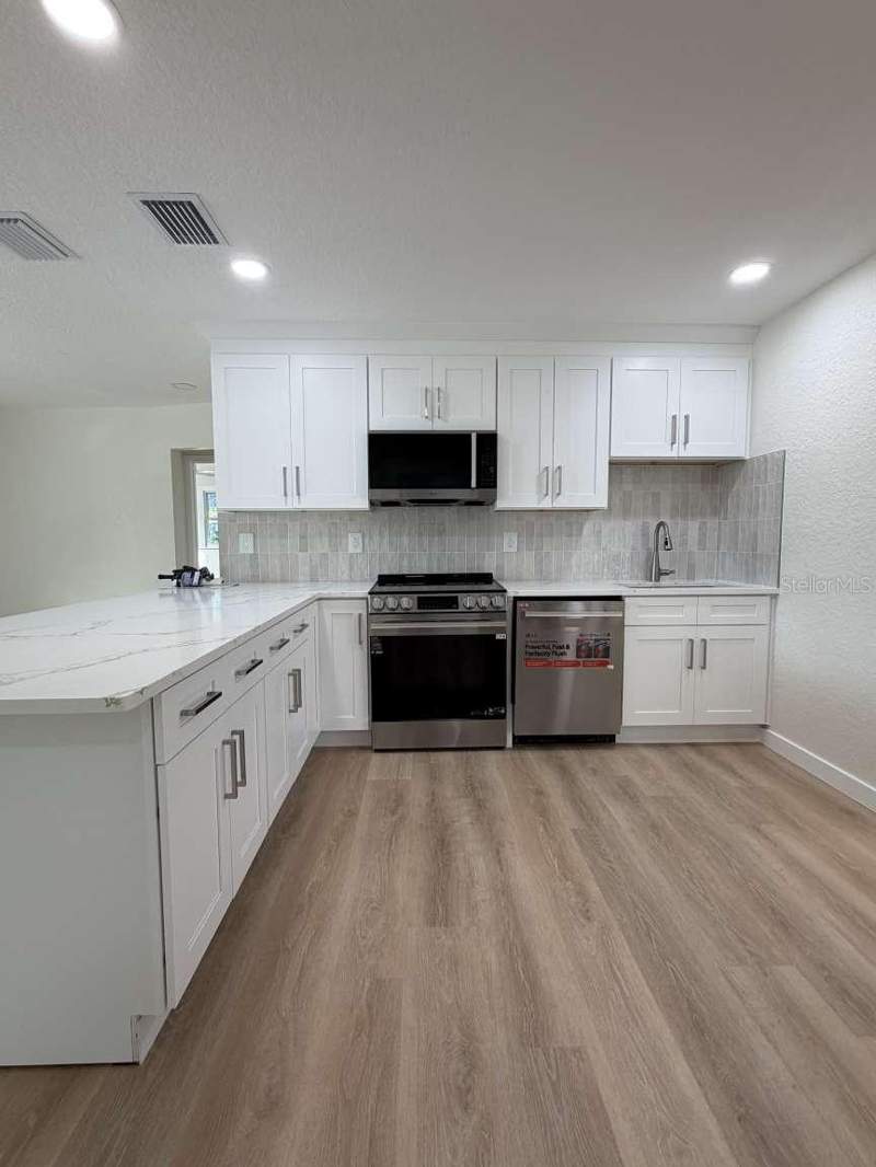 3 bedroom Single Family Residence at 7781 67th Way, Fairlawn Park, Pinellas Park — photo 2
