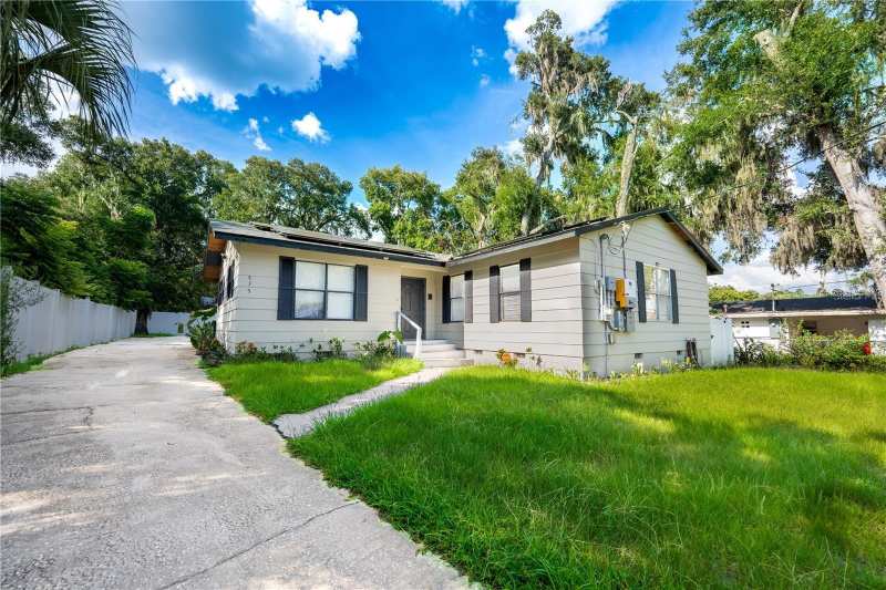 4 bedroom Single Family Residence at 535 W Division Street, Armstrongs Add Deland, Deland — photo 1