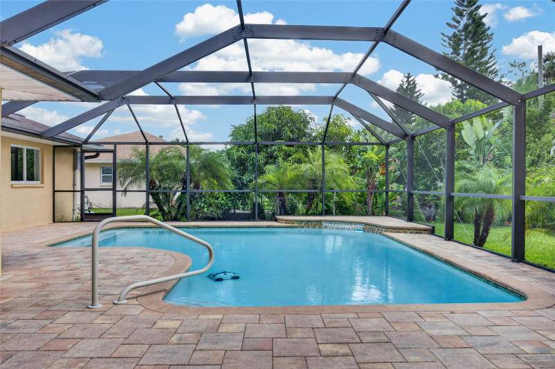 3 bedroom Single Family Residence at 19163 Baoy Avenue, Port Charlotte Sec 089, Port Charlotte — photo 2