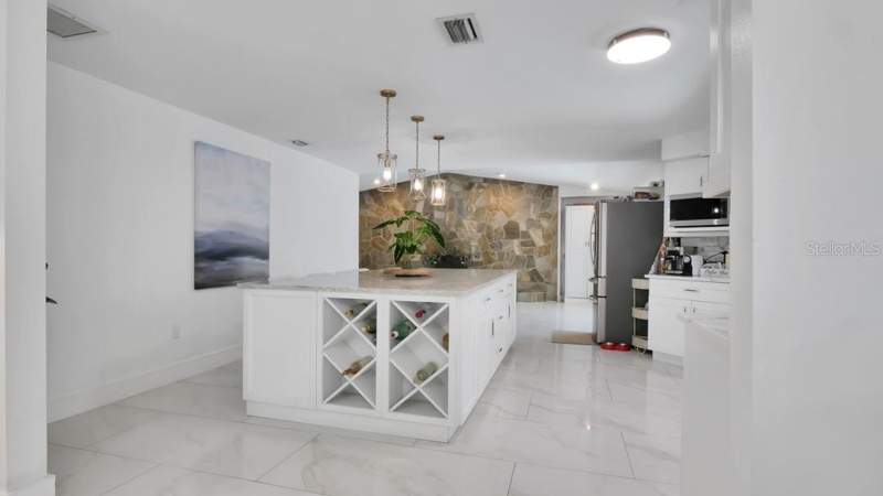 3 bedroom Single Family Residence at 1307 Normandy Circle, Honeymoon Ridge 2nd Add, Palm Harbor — photo 5