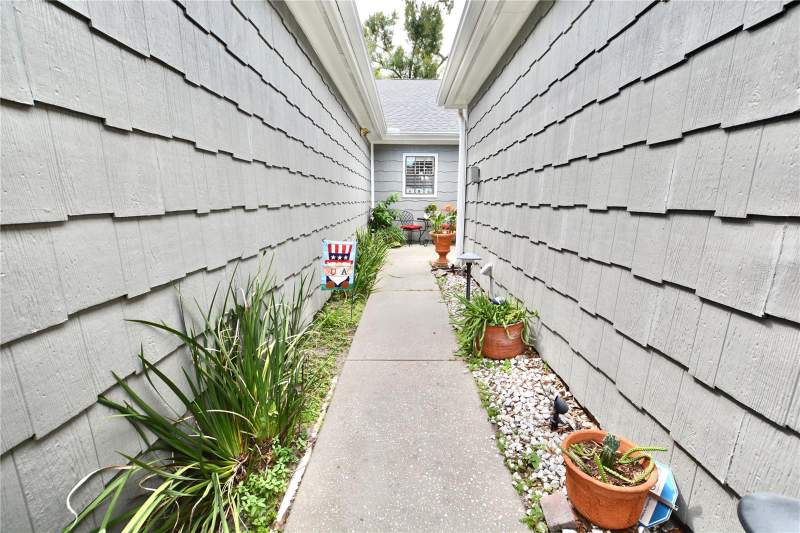 2 bedroom Townhouse at 1762 Castle Rock Road, Sutton Place Sub, Tampa — photo 3