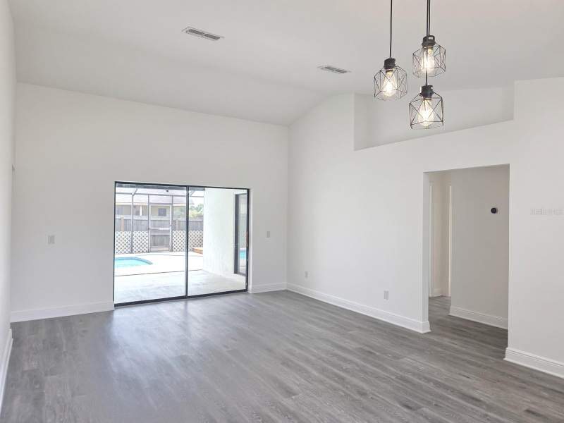 3 bedroom Single Family Residence at 516 Rapid Falls Drive, Highland Ridge Unit 1, Brandon — photo 4