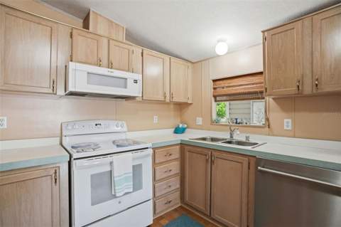 5161 Forest Glenn Drive, Spring Hill FL - photo 7 of 51