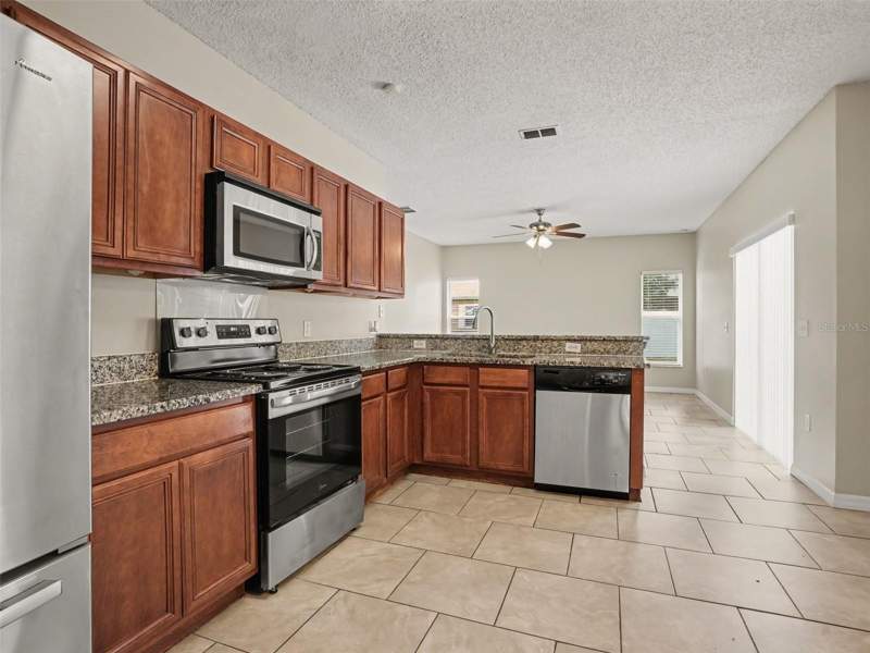 3 bedroom Single Family Residence at 824 Palermo Court, Poinciana Village 1 Nbhd 2, Kissimmee — photo 5