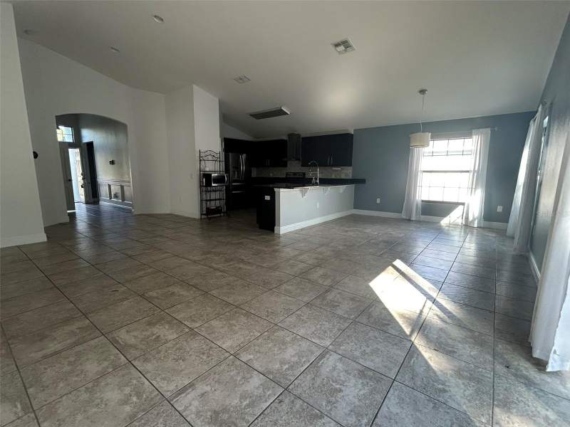 4 bedroom Single Family Residence at 305 Chelmsford Court, Poinciana Village 2 Nbhd 1, Kissimmee — photo 5