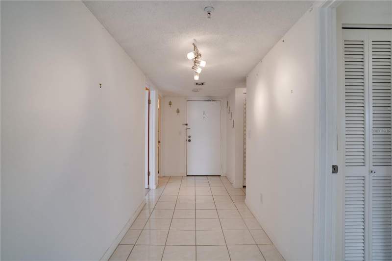 2 bedroom Condominium at 5940 Pelican Bay Plaza #504, Pelican Bay Yacht Club Condo Bldg B, St Petersburg — photo 2