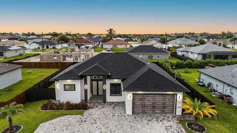4 bedroom Single Family Residence at 1112 Embers Parkway, Cape Coral, Cape Coral — photo 1