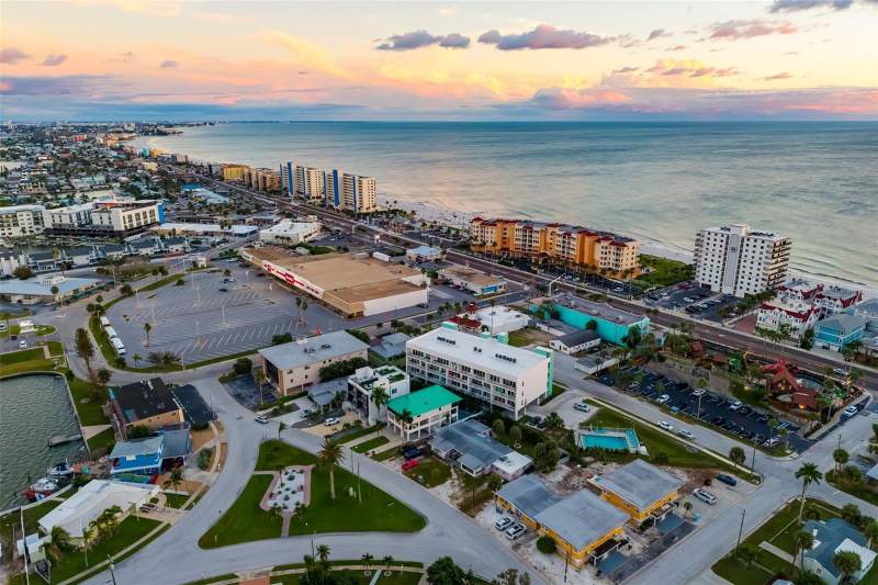 3 bedroom Condominium at 15305 1st Street #201, Madeira Del Mar Condo, Madeira Beach — photo 4