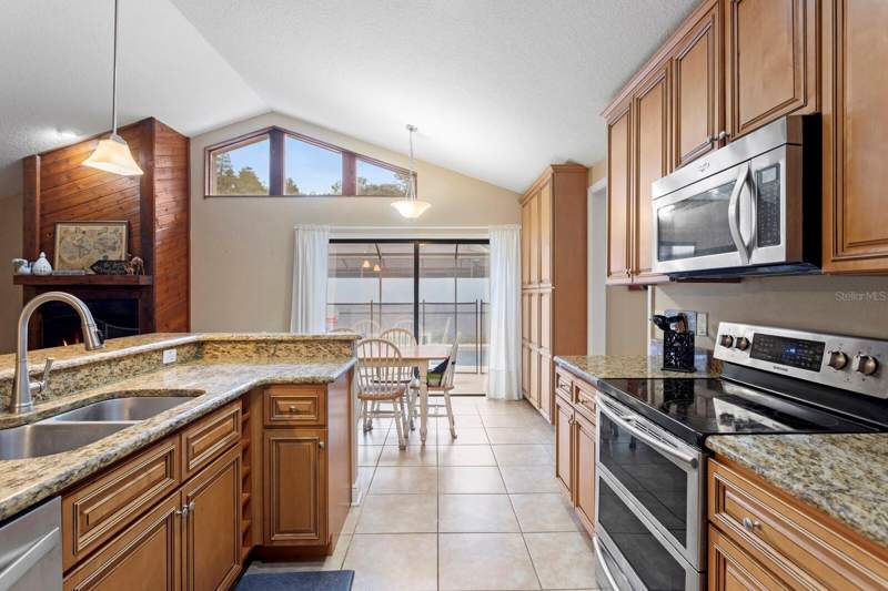4 bedroom Single Family Residence at 12803 Rain Forest Street, Raintree Terrace Sub W, Temple Terrace — photo 5
