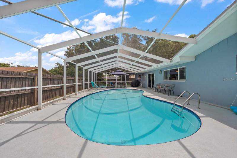 4 bedroom Single Family Residence at 1 Maplewood Avenue, Eastwood Terrace, Clearwater — photo 2