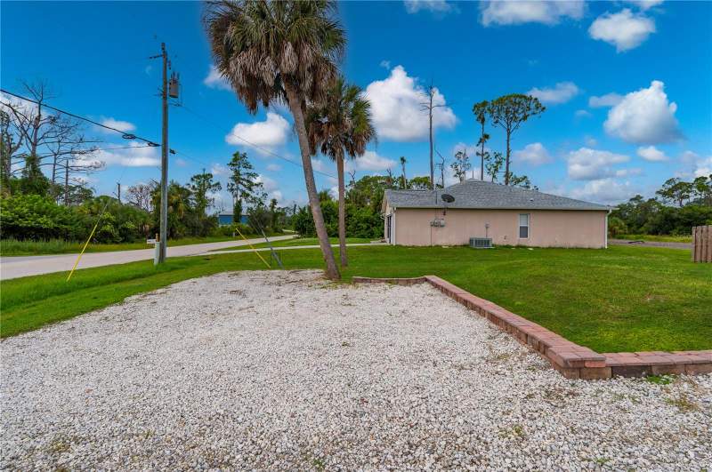 1 bedroom Single Family Residence at 1027 Campbell Street, Port Charlotte Sec55, Port Charlotte — photo 4