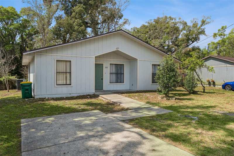 3 bedroom Single Family Residence at 202 S Boston Avenue, Blecks Blks 150 & 160, Deland — photo 1