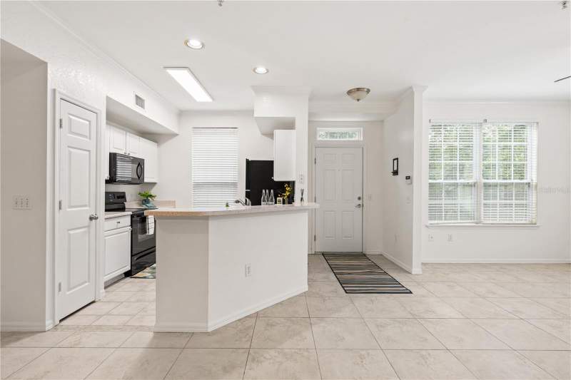 2 bedroom Condominium at 5561 Rosehill Road #103, Admirals Walk, Sarasota — photo 3