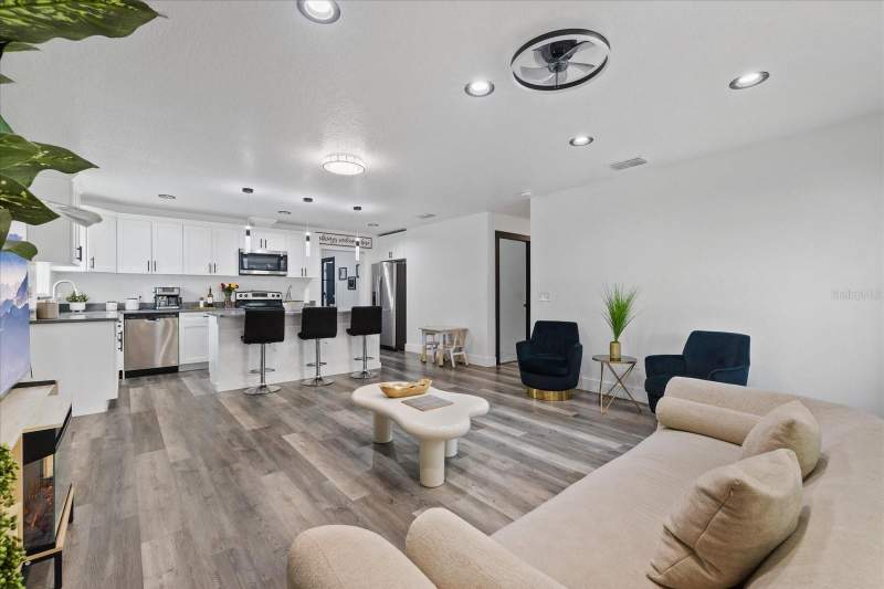 4 bedroom Single Family Residence at 3209 E Hanna Avenue, Woodland Terrace 4th Add, Tampa — photo 3