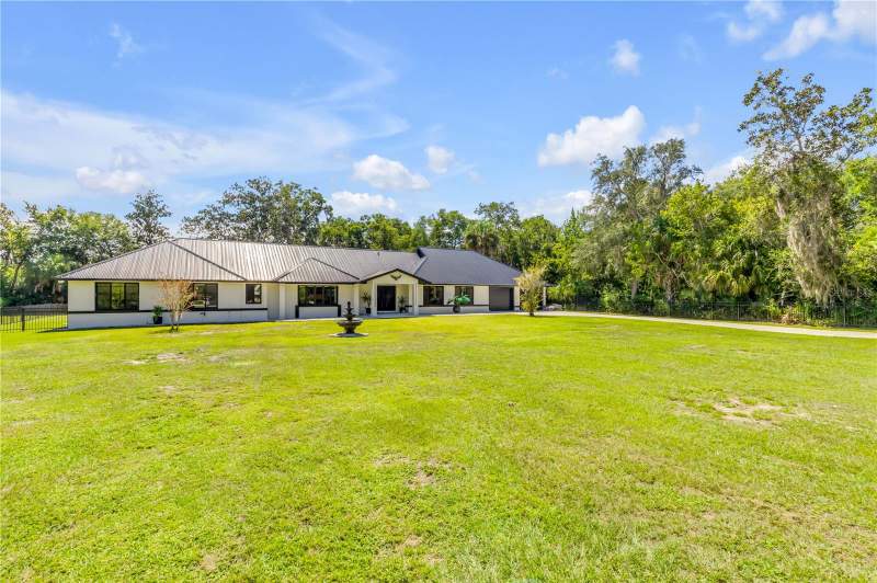 5 bedroom Single Family Residence at 6223 Donna Circle, Spruce Creek Estates Unit 01, Port Orange — photo 3
