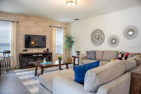 210 Las Fuentes Drive, Kissimmee FL - photo 7 of 79